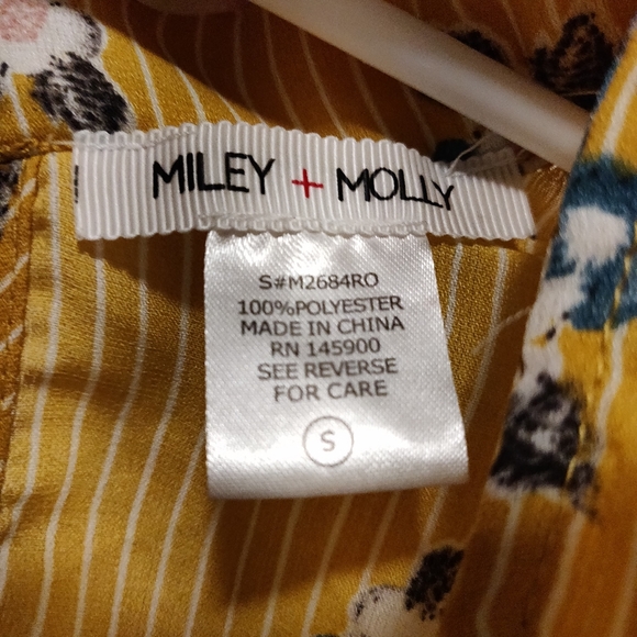 💖3/$25💖 Yellow Floral Print Bell Sleeve Blouse - Picture 3 of 4